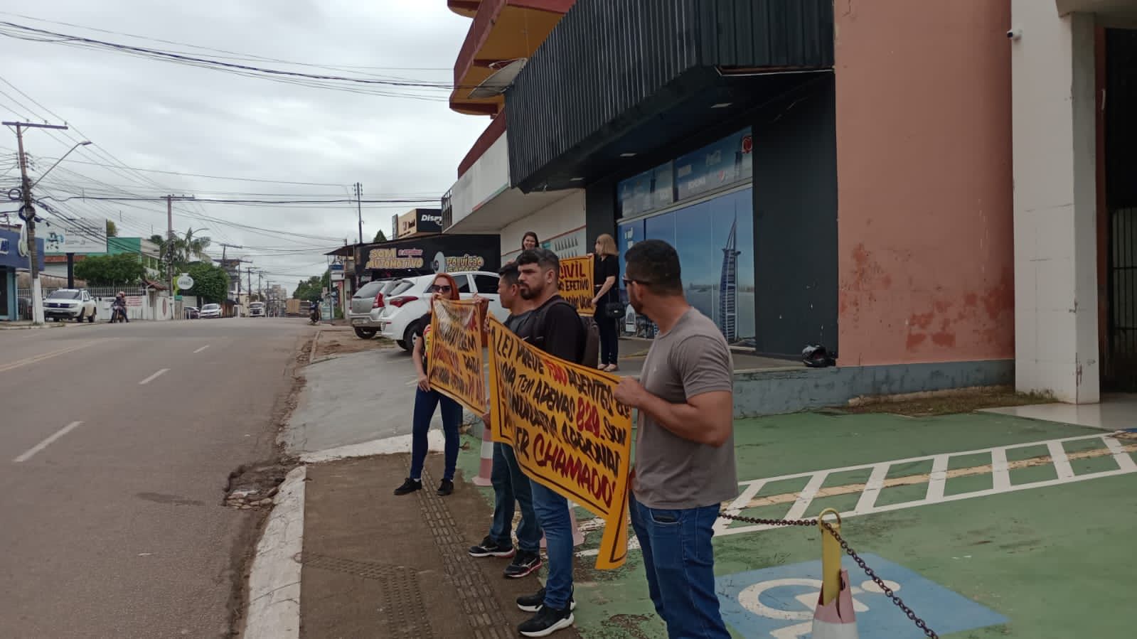 Aprovados no cadastro de reserva da Polícia Civil protestam por convocação